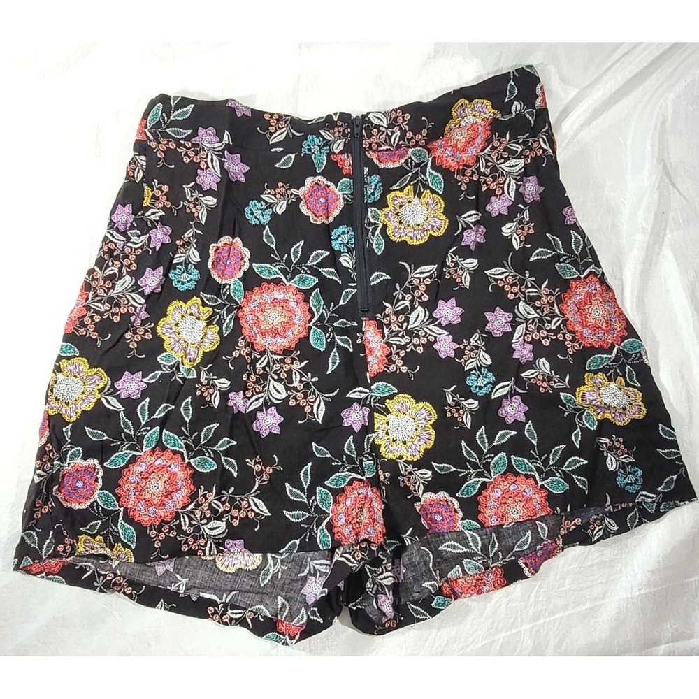 Field Day Made in Oakland Women's 100% Rayon Black Floral Shorts - XL
